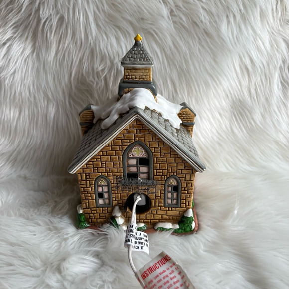 Lefton Colonial Village Light Up Church Designed By Byron Wood Christmas 1986 - Picture 2 of 6